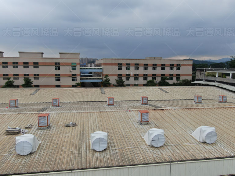 夏季炎熱，大型廠房通風降溫設(shè)備怎么選擇呢？