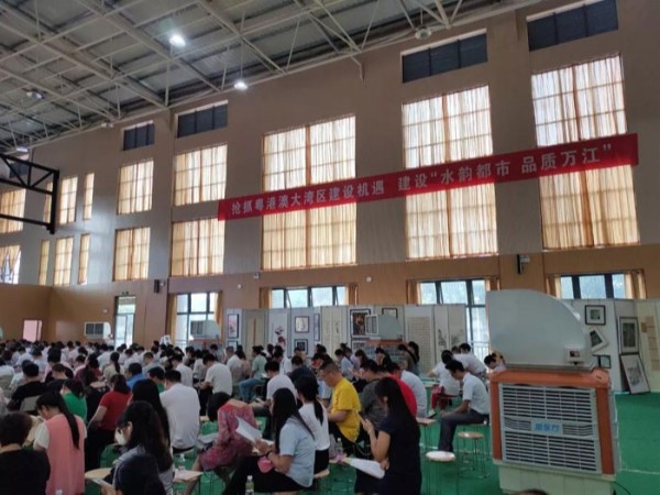 降溫通風(fēng)設(shè)備蒸發(fā)式冷風(fēng)王 移動(dòng)式環(huán)?？照{(diào)的作用